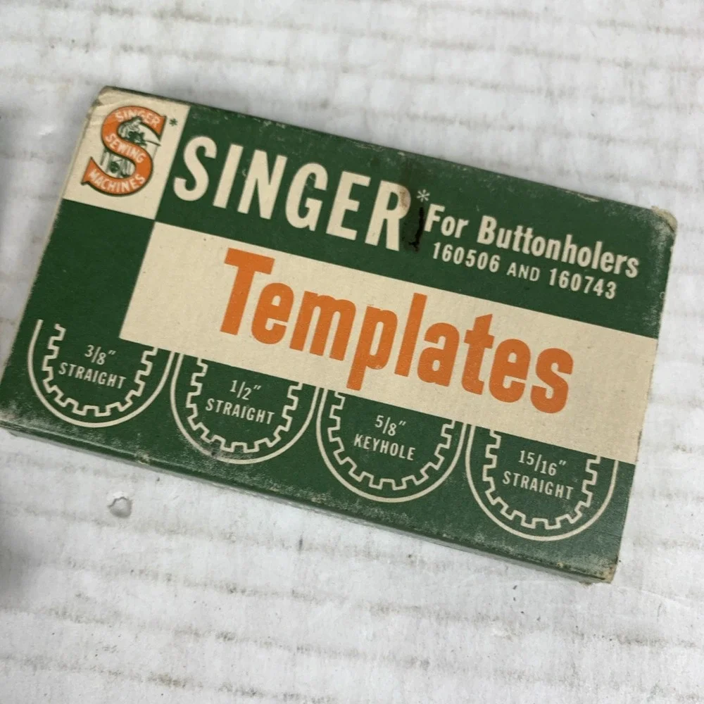 SINGER Button Holder Attachment Set  VINTAGE ACCESSORIES CASE LOT